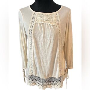 FORGOTTEN GRACE Off White Long Sleeve Lace Detailed top. Small